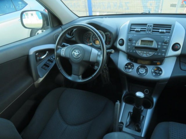 Toyota RAV 4  2.0 VVT-i 