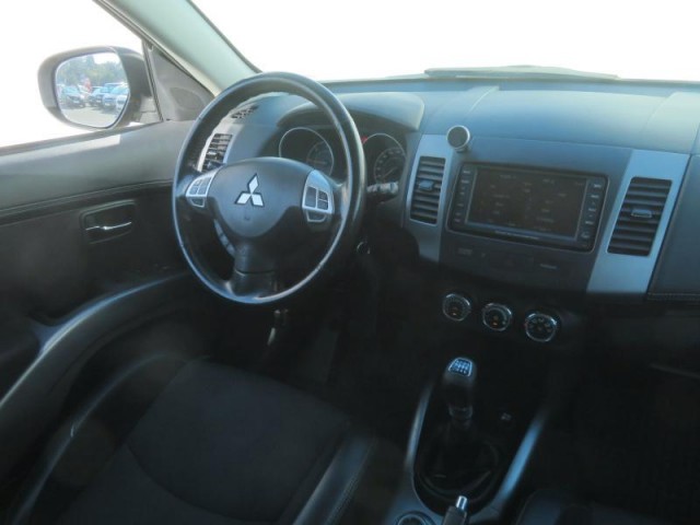 Mitsubishi Outlander  2.2 DI-D 