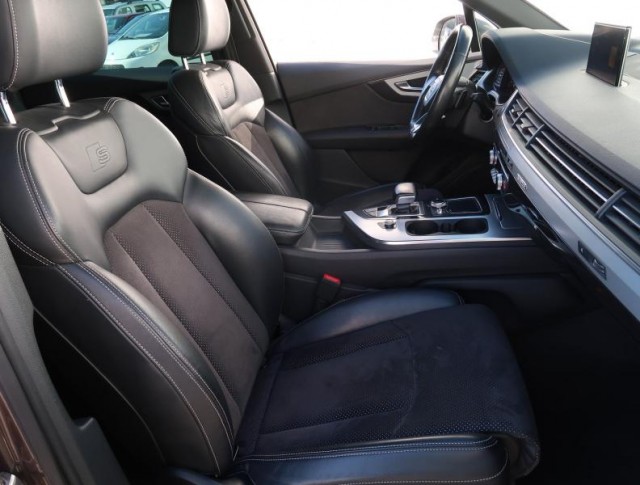 Audi Q7  3.0 TDI S-Line