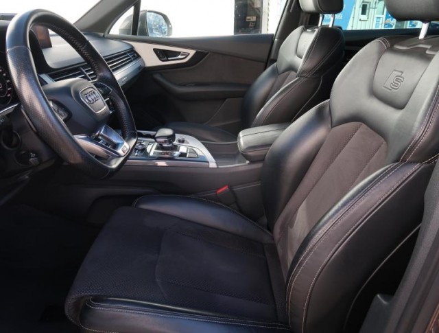 Audi Q7  3.0 TDI S-Line