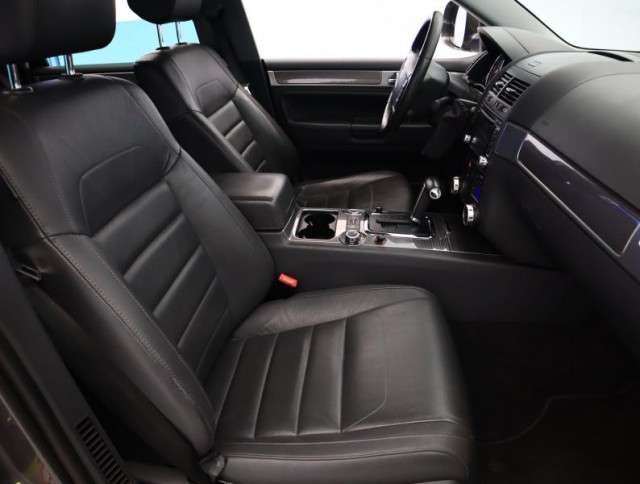Volkswagen Touareg  3.0 TDI 