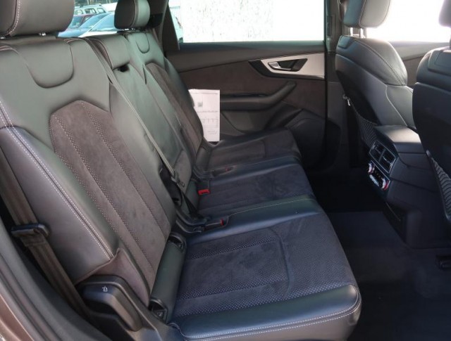 Audi Q7  3.0 TDI S-Line