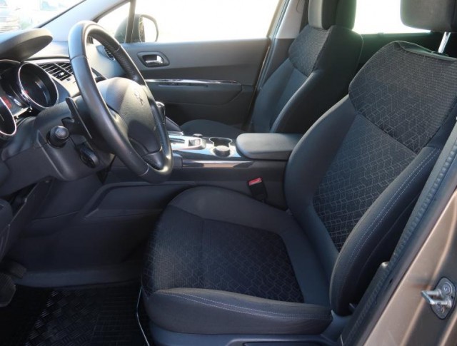 Peugeot 3008  1.6 HDi Allure