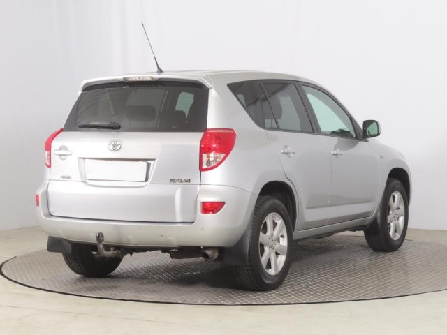 Toyota RAV 4  2.0 VVT-i 