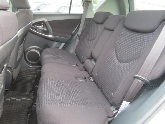 Toyota RAV 4  2.0 VVT-i 