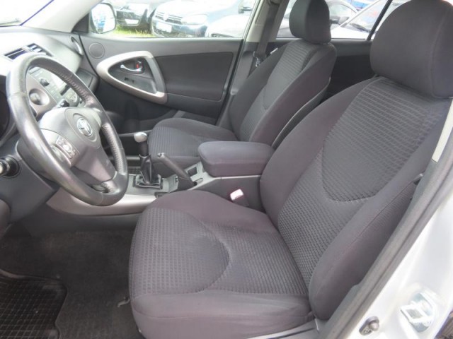Toyota RAV 4  2.0 VVT-i 