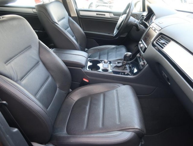 Volkswagen Touareg  3.0 TDI 