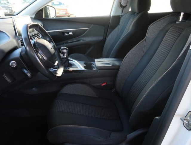 Peugeot 3008  1.2 PureTech Active Pack