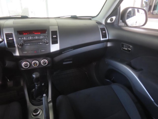 Mitsubishi Outlander  2.2 DI-D 