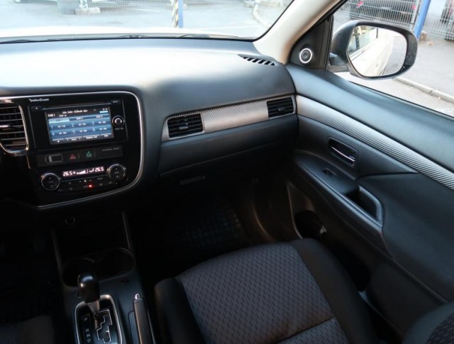 Mitsubishi Outlander  2.2 DI-D 