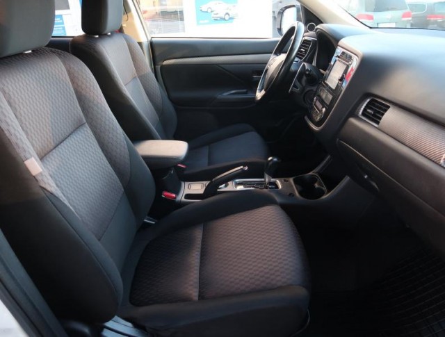 Mitsubishi Outlander  2.2 DI-D 
