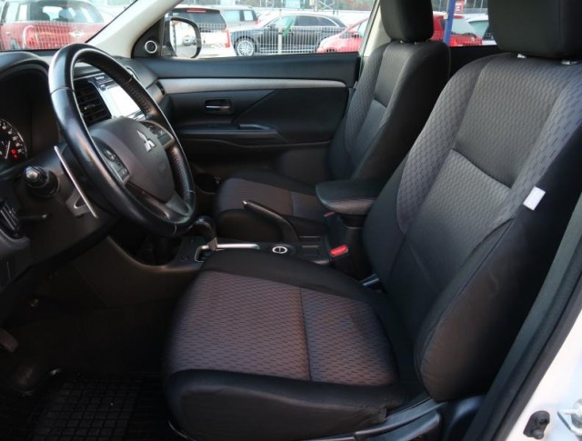 Mitsubishi Outlander  2.2 DI-D 