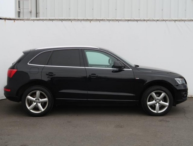 Audi Q5  2.0 TDI S line