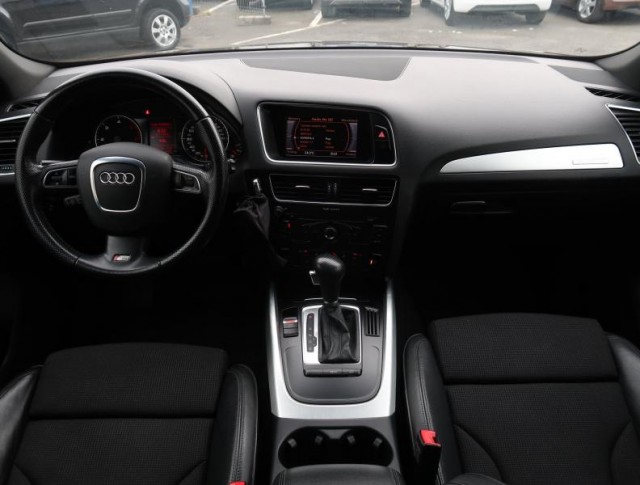 Audi Q5  2.0 TDI S line