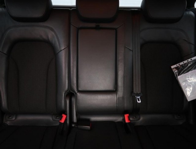 Audi Q5  2.0 TDI S line