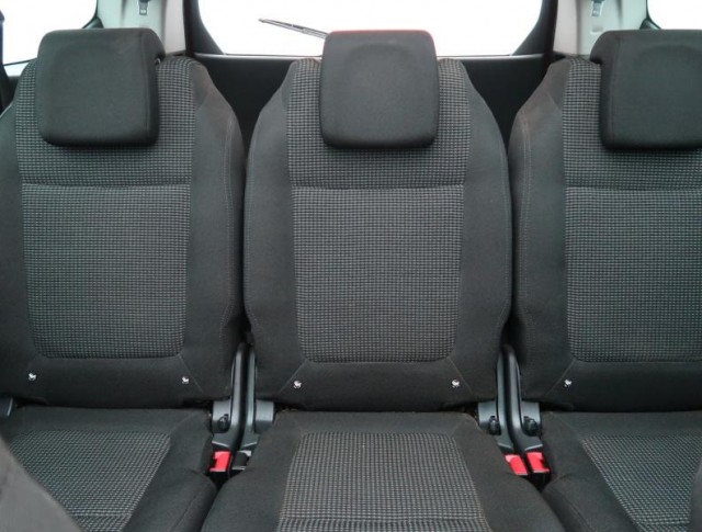 Peugeot 5008  1.6 HDi 