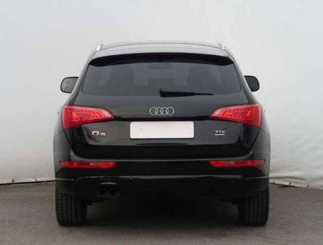 Audi Q5  2.0 TDI S line