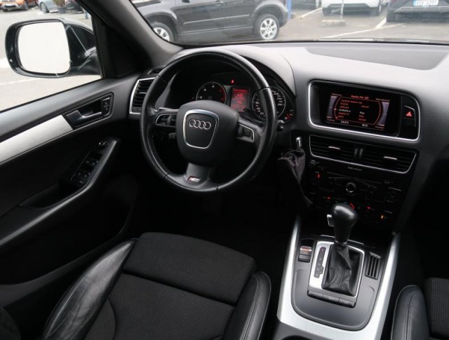 Audi Q5  2.0 TDI S line