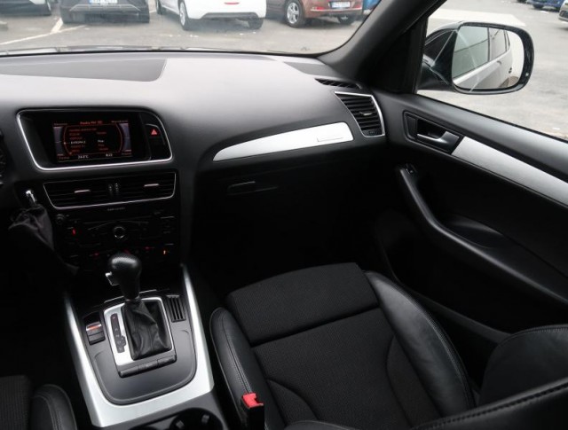 Audi Q5  2.0 TDI S line
