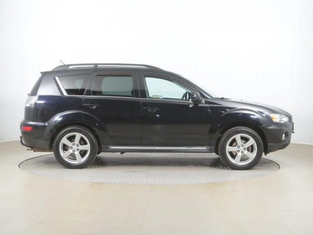 Mitsubishi Outlander  2.4 MIVEC 