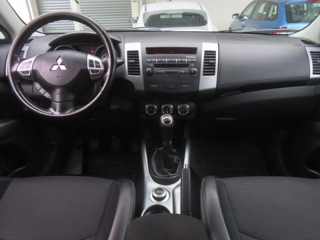 Mitsubishi Outlander  2.4 MIVEC 