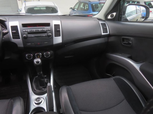 Mitsubishi Outlander  2.4 MIVEC 