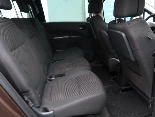 Peugeot 5008  1.6 HDi 