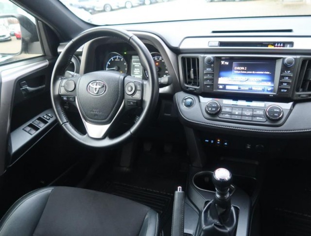 Toyota RAV 4  2.0 VVT-i 