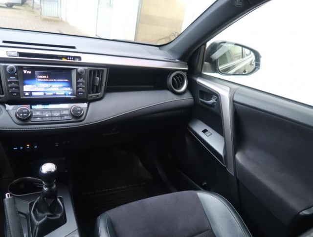 Toyota RAV 4  2.0 VVT-i 