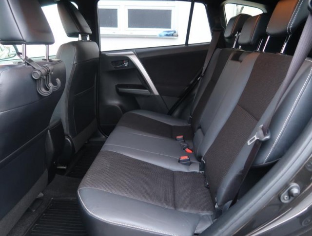 Toyota RAV 4  2.0 VVT-i 