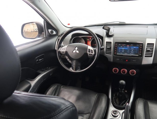 Mitsubishi Outlander  2.2 DI-D 