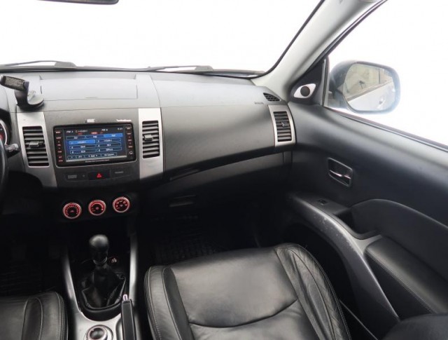 Mitsubishi Outlander  2.2 DI-D 