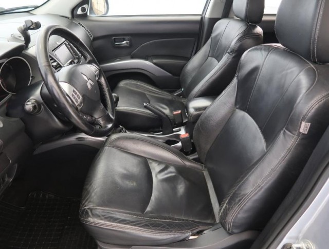 Mitsubishi Outlander  2.2 DI-D 