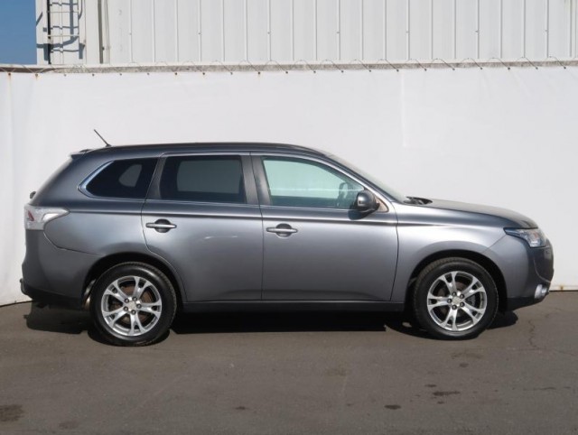 Mitsubishi Outlander  2.2 DI-D 