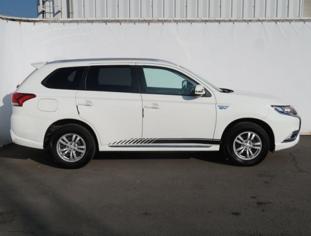 Mitsubishi Outlander  2.4 PHEV 