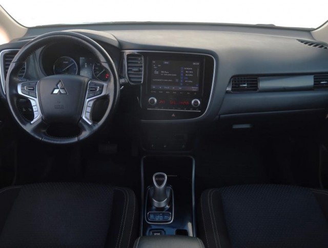 Mitsubishi Outlander  2.4 PHEV 