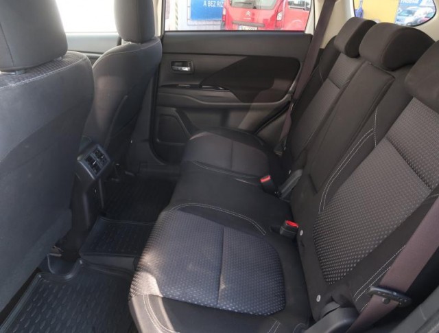 Mitsubishi Outlander  2.4 PHEV 