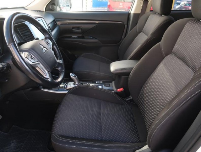 Mitsubishi Outlander  2.4 PHEV 