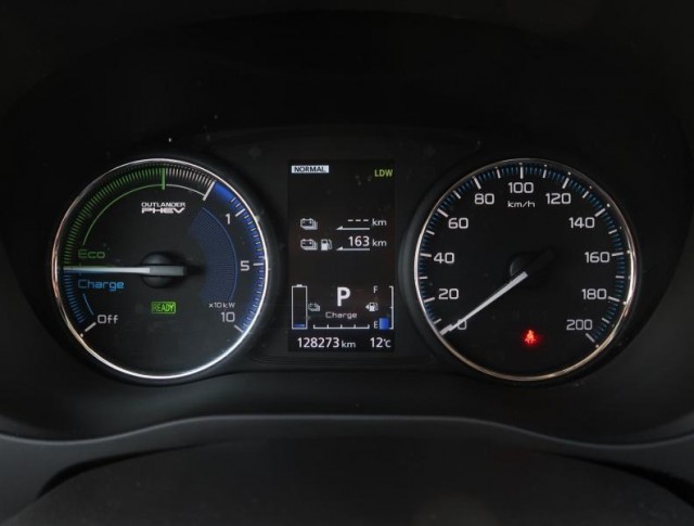 Mitsubishi Outlander  2.4 PHEV 