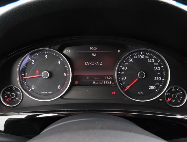 Volkswagen Touareg  3.0 TDI 