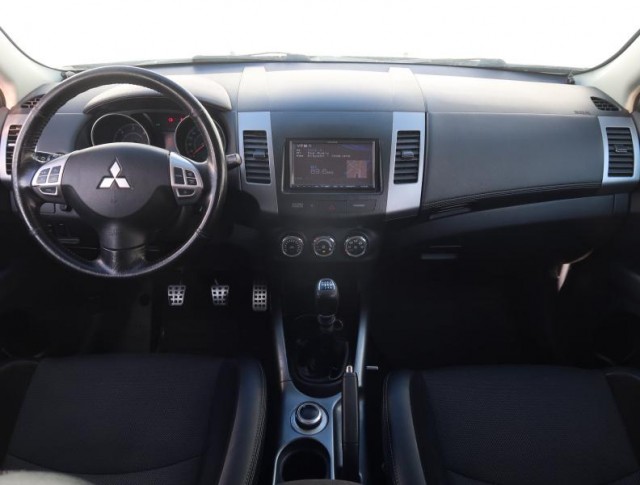 Mitsubishi Outlander  2.2 DI-D 