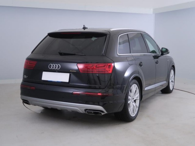 Audi Q7  3.0 TDI S-Line