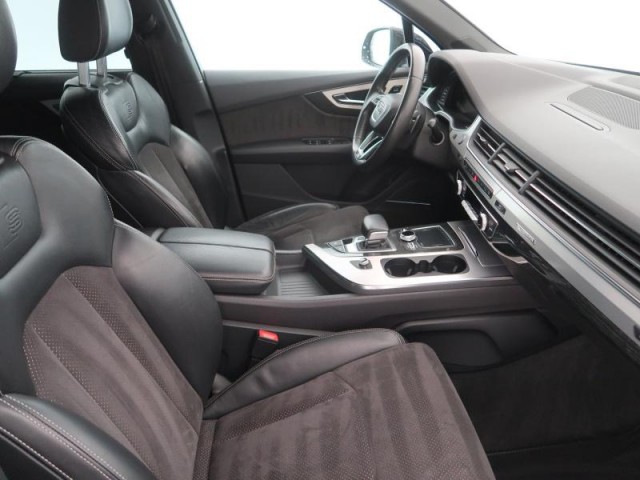 Audi Q7  3.0 TDI S-Line