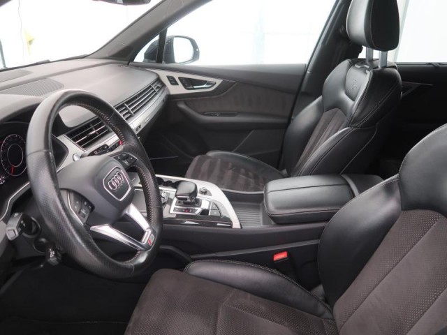 Audi Q7  3.0 TDI S-Line