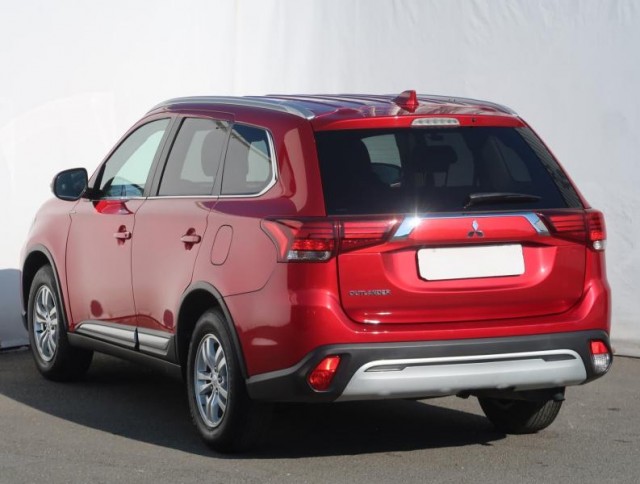 Mitsubishi Outlander  2.0 