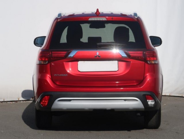 Mitsubishi Outlander  2.0 