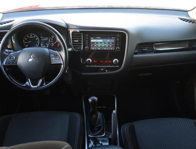 Mitsubishi Outlander  2.0 