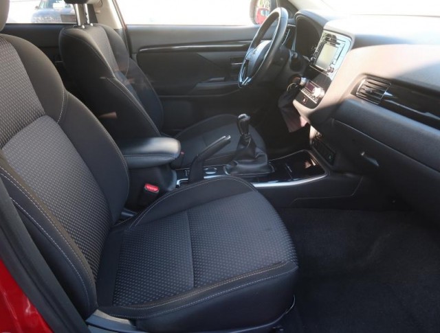 Mitsubishi Outlander  2.0 