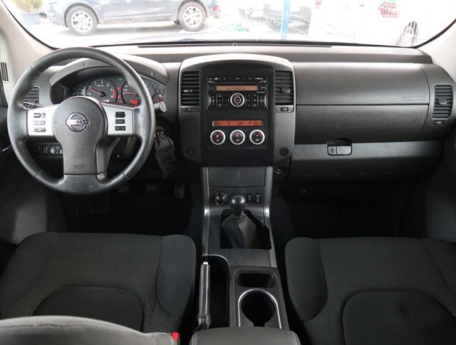 Nissan Navara  2.5 D 