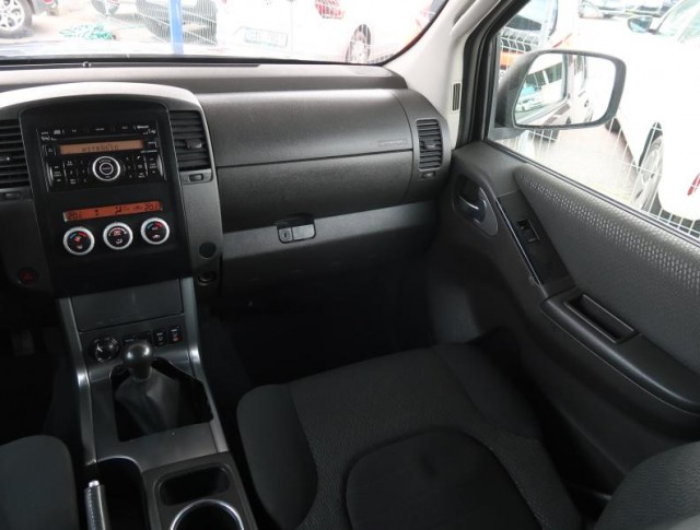 Nissan Navara  2.5 D 